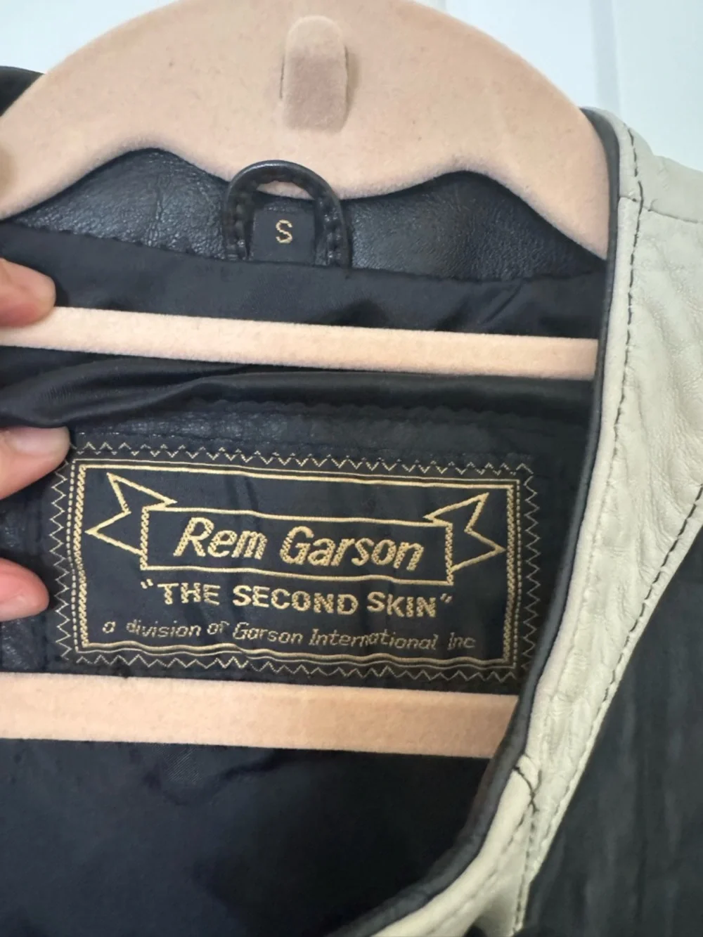 Rem Garson Black Leather Vest with Cream Trim - Picture 3 of 4
